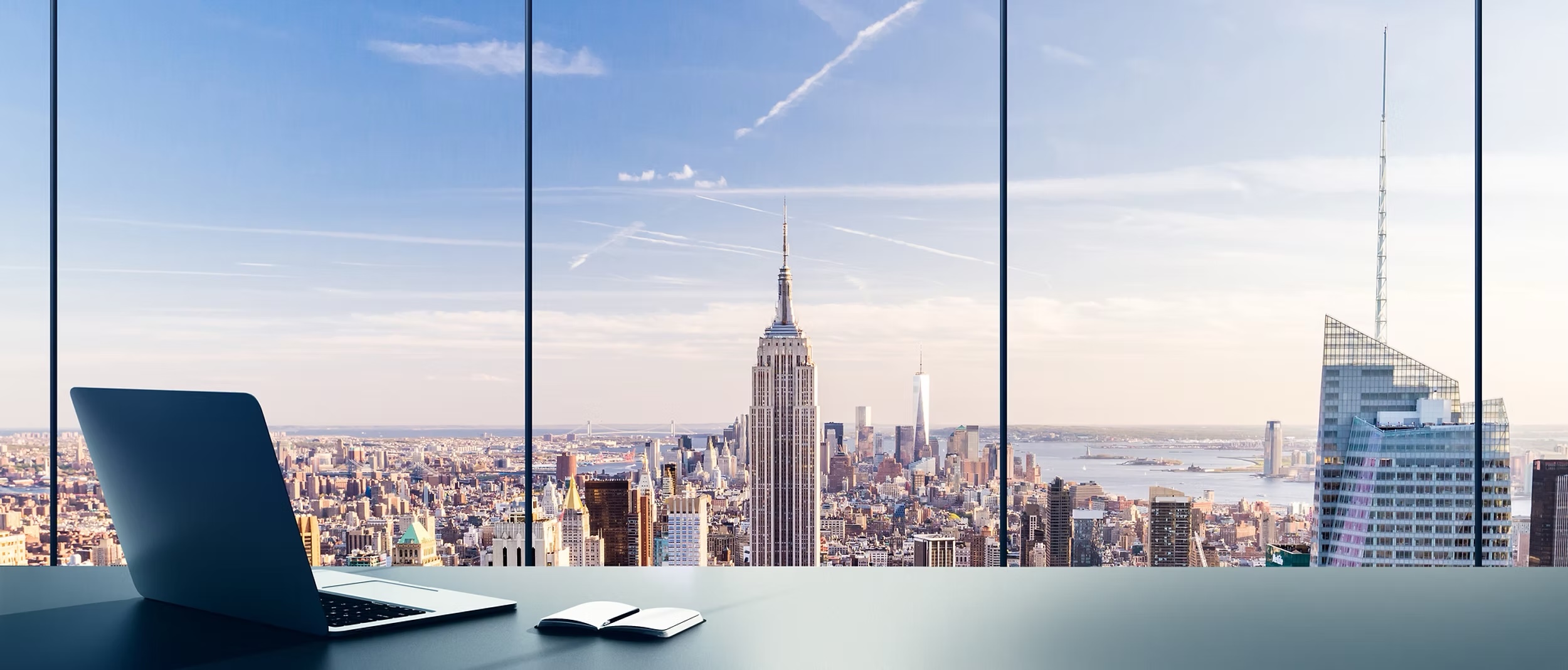 Vista corporativa Empire State y rascacielos